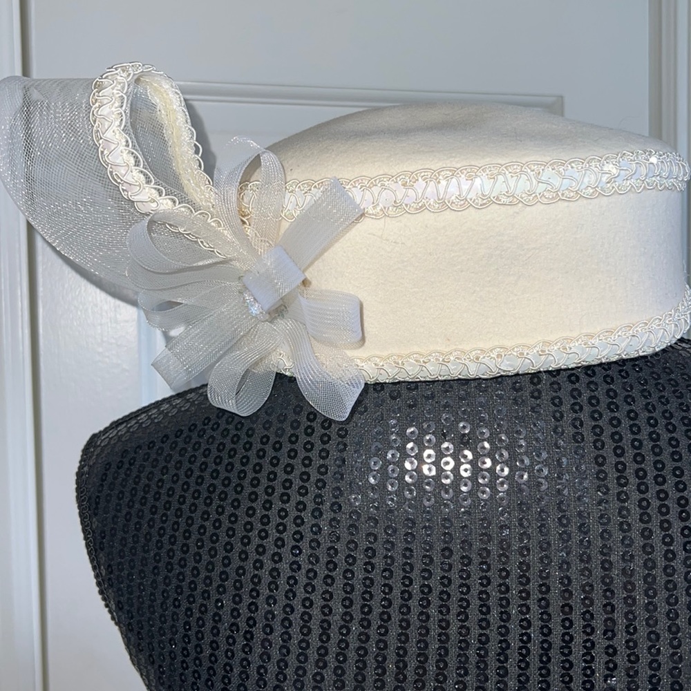 Kentucky Derby hat beautiful detailed.